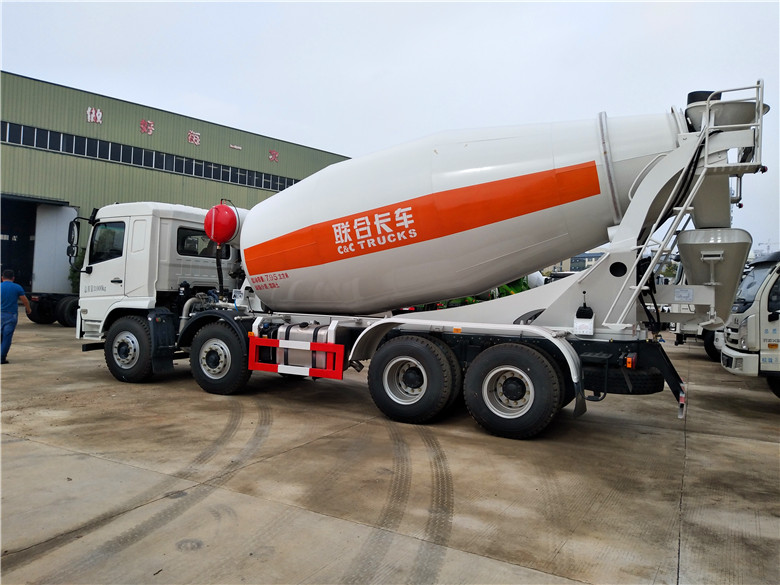 聯合四軸混凝土攪拌車